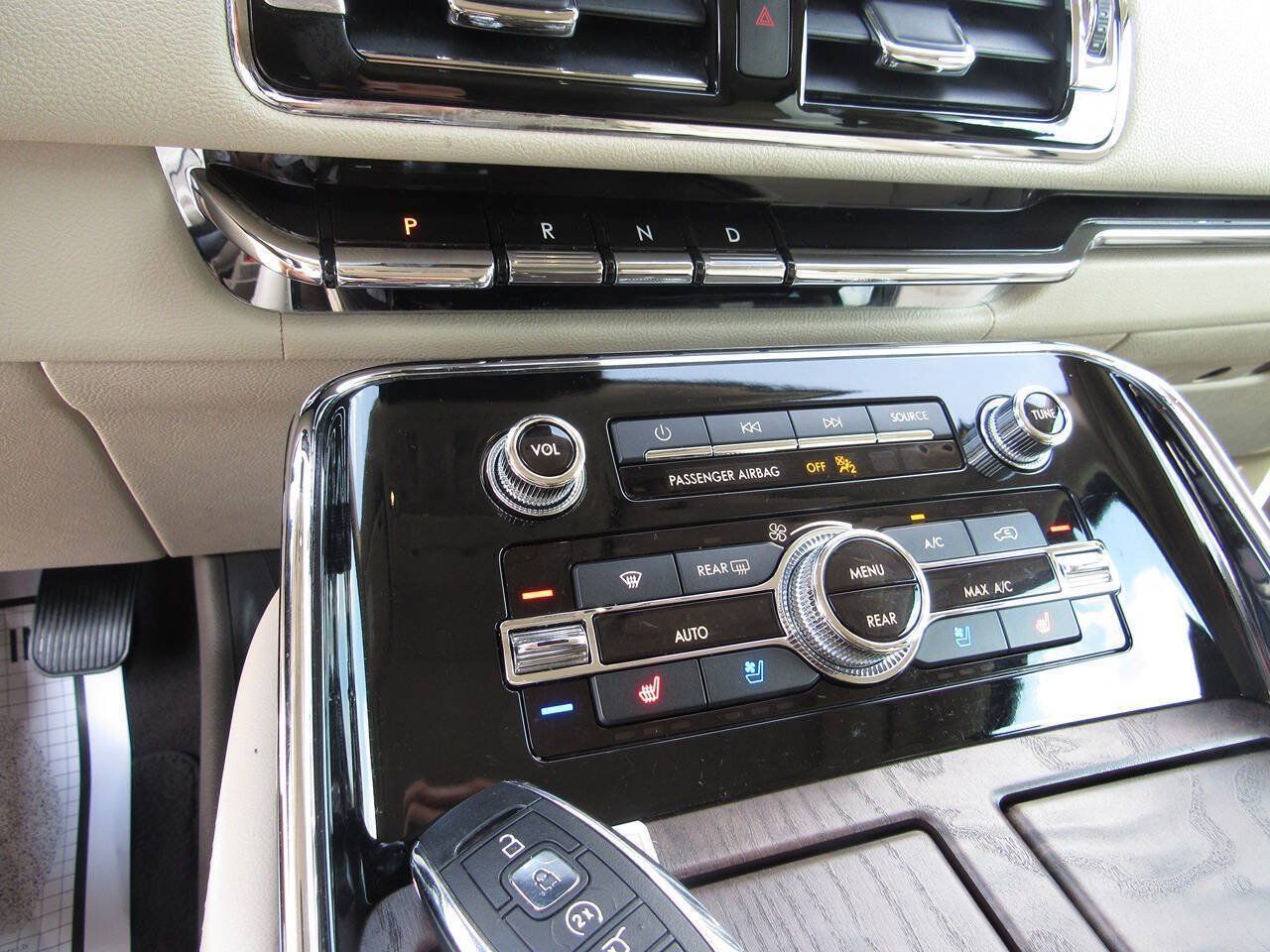 Used 2019 Lincoln Navigator Reserve w/ Cargo Package AWD/4WD image 27