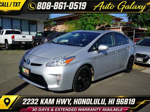 Used 2015 Toyota Prius Two FWD image 1