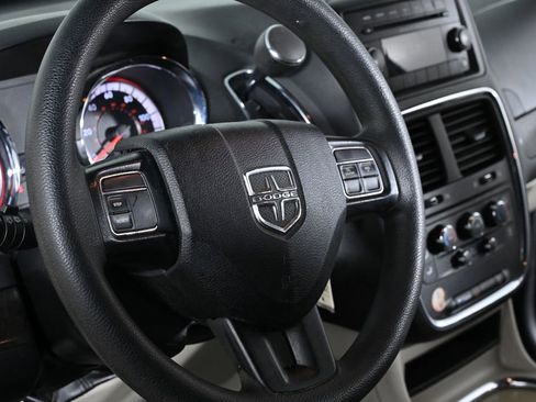 Used 2016 Dodge Grand Caravan SXT image 10