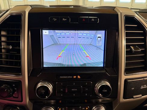 Used 2019 Ford F150 Lariat w/ Equipment Group 502A Luxury AWD/4WD image 19