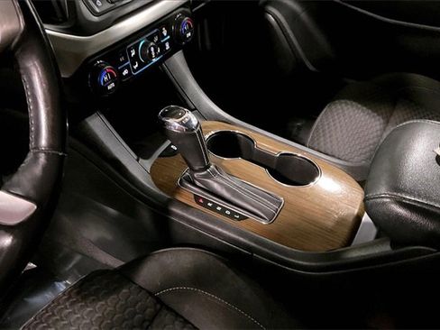 Used 2019 GMC Acadia SLE image 15