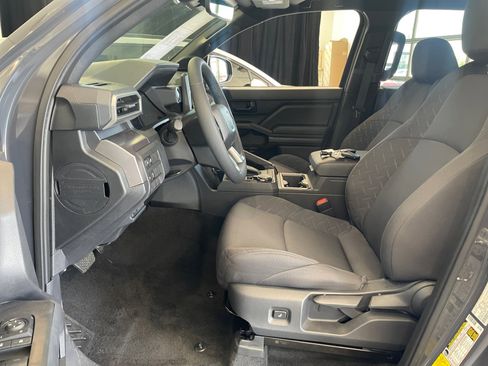 Certified 2025 Toyota Tacoma SR5 AWD/4WD image 14