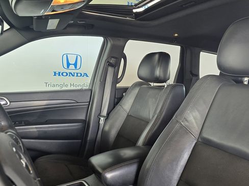 Used 2019 Jeep Grand Cherokee Altitude image 11