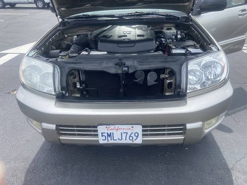 Used 2004 Toyota 4Runner SR5 AWD/4WD image 11