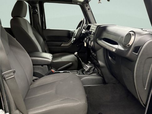 Used 2018 Jeep Wrangler Unlimited Sport w/ Connectivity Group image 14