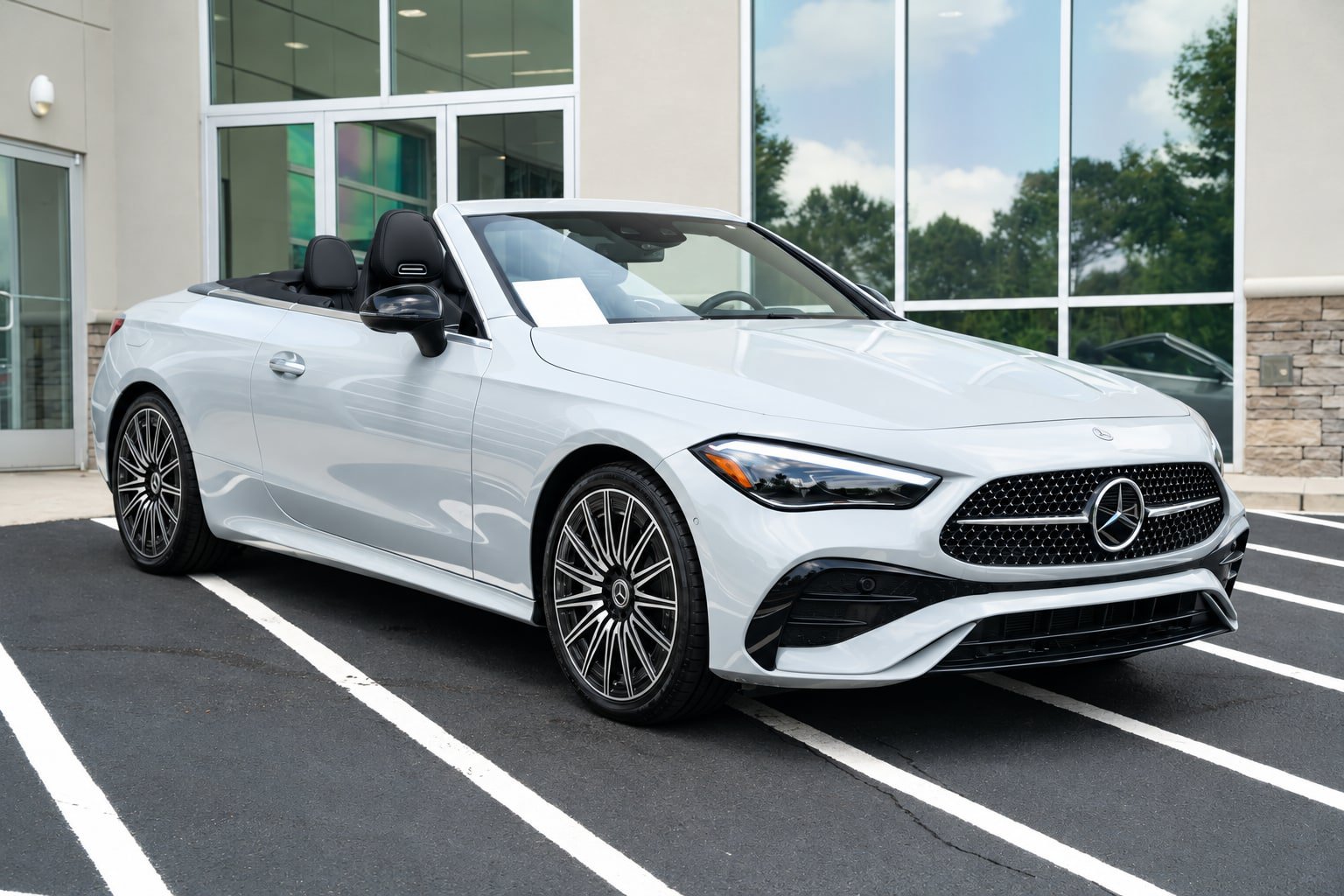 Used 2024 Mercedes-Benz CLE 450 4MATIC Cabriolet w/ Driver Assistance Package image 4