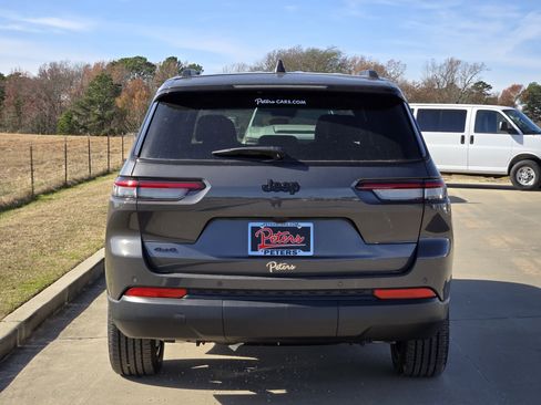New 2025 Jeep Grand Cherokee L Altitude image 4