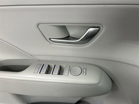 Used 2024 Hyundai Kona Limited image 11