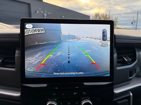 Used 2024 Ford Expedition XLT AWD/4WD image 18