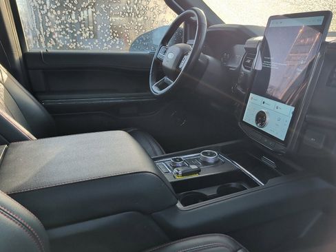Used 2023 Ford Expedition Max Limited image 15