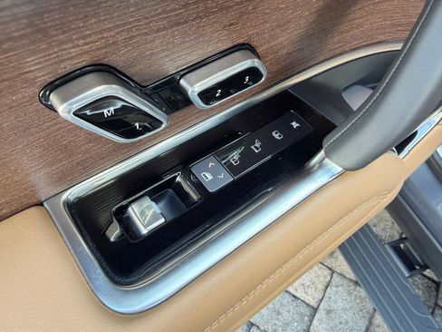 Used 2024 Land Rover Range Rover Long Wheelbase Autobiography image 47