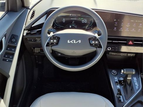 New 2026 Kia Niro EX image 4