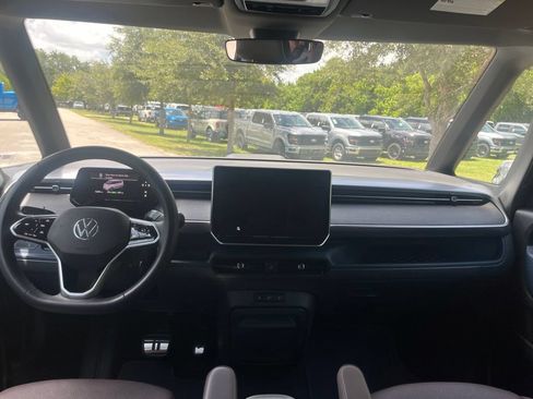 Used 2025 Volkswagen ID. Buzz Pro S RWD image 11