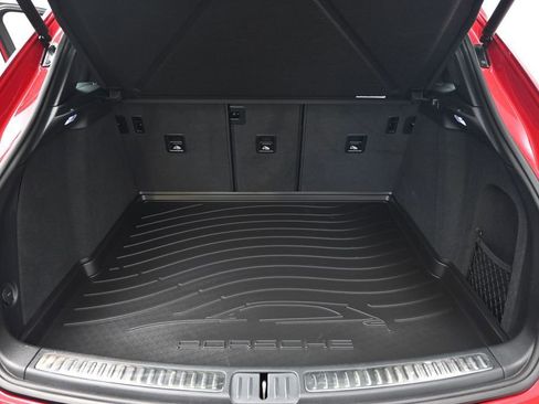 Certified 2024 Porsche Macan AWD/4WD image 25