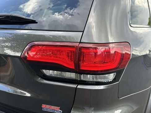 Used 2017 Jeep Grand Cherokee Altitude AWD/4WD image 17