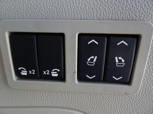 Used 2017 Cadillac Escalade Luxury AWD/4WD image 34