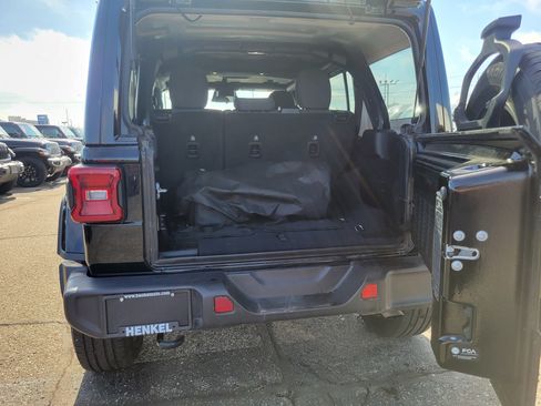 Used 2025 Jeep Wrangler Unlimited Sahara AWD/4WD image 20