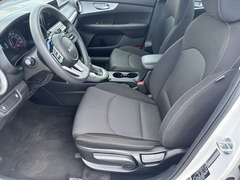 Used 2024 Kia Forte LXS FWD image 5