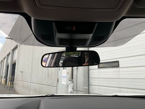 Used 2025 Nissan Rogue SV FWD image 18