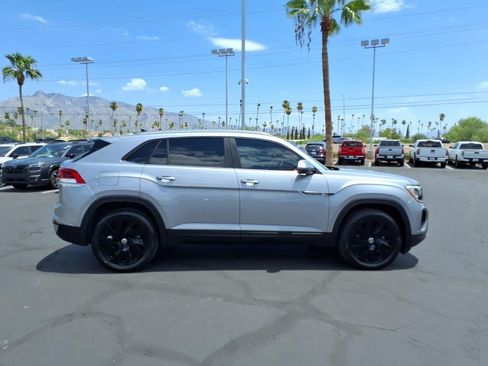 Used 2024 Volkswagen Atlas Cross Sport SE AWD/4WD image 9