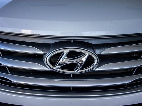 Used 2018 Hyundai Santa Fe Sport image 8