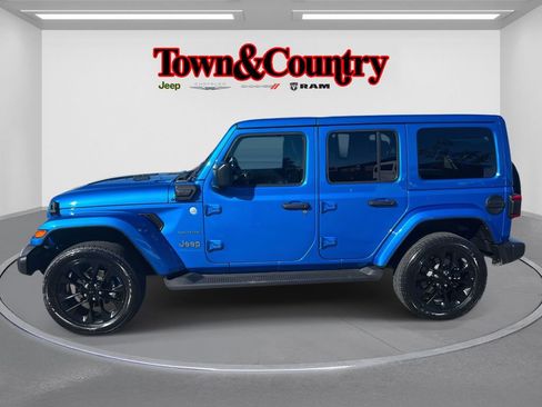 Used 2023 Jeep Wrangler Unlimited Sahara w/ Cold Weather Group image 7