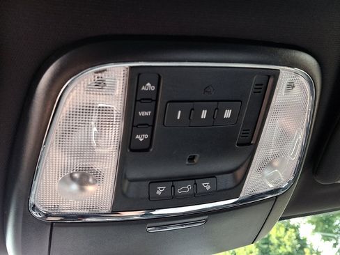 Used 2019 Jeep Grand Cherokee Altitude AWD/4WD image 32
