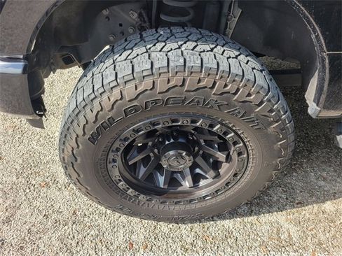 Used 2022 Ford F250 Lariat w/ Black Appearance Package image 5