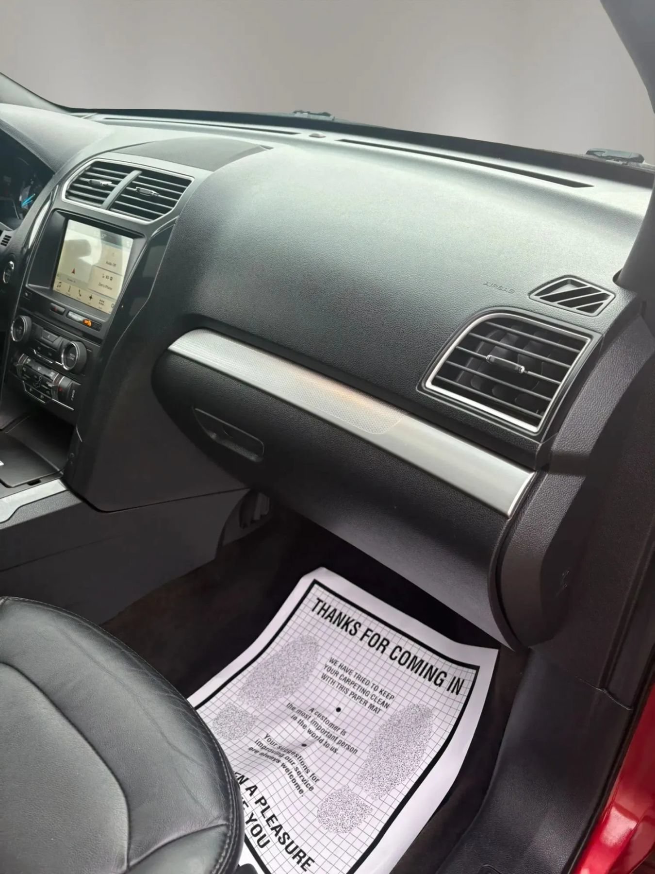 Used 2017 Ford Explorer XLT w/ Equipment Group 202A AWD/4WD image 31
