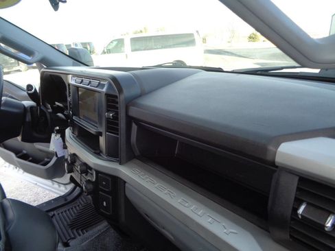 Used 2024 Ford F350 XL w/ XL Chrome Package image 79