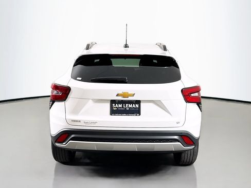 Used 2025 Chevrolet Trax LT w/ Driver Confidence Package FWD image 6