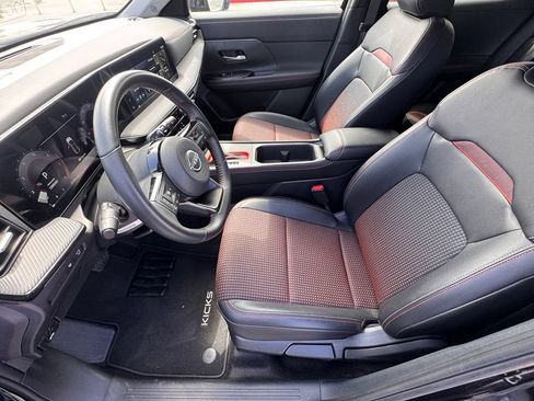 Certified 2025 Nissan Kicks SR FWD image 11