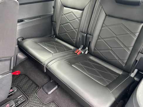 Used 2024 Volkswagen Atlas SE w/ Panoramic Sunroof Package FWD image 14