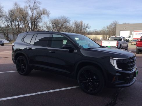 Used 2025 GMC Acadia Elevation w/ Elevation Premium Package image 3