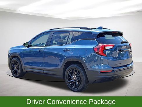 Used 2024 GMC Terrain SLE w/ Driver Convenience Package FWD image 5