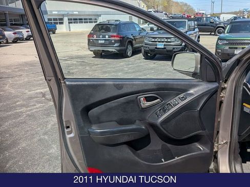 Used 2011 Hyundai Tucson GLS FWD image 9