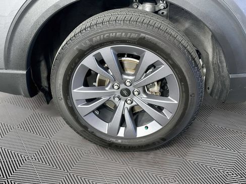 Used 2023 Ford Explorer XLT w/ Equipment Group 202A AWD/4WD image 40