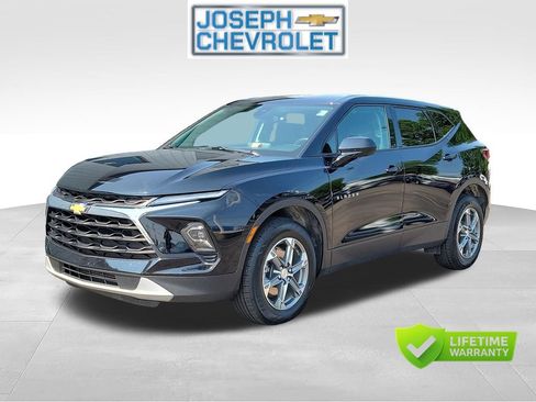 Used 2025 Chevrolet Blazer LT AWD/4WD image 2