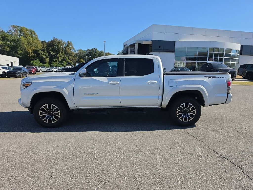 Used 2022 Toyota Tacoma TRD Sport w/ Technology Package RWD image 6