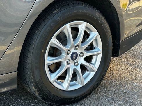 Used 2018 Ford Fusion S image 3