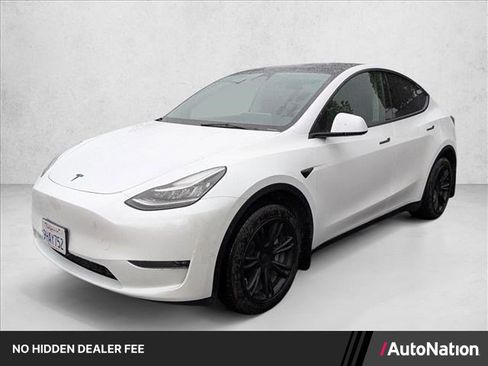 Used 2023 Tesla Model Y Long Range AWD/4WD image 1