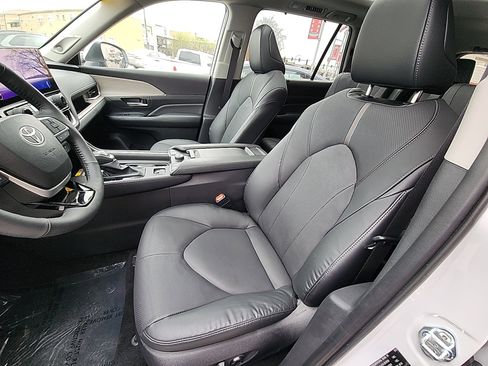 Certified 2025 Toyota Grand Highlander AWD image 21