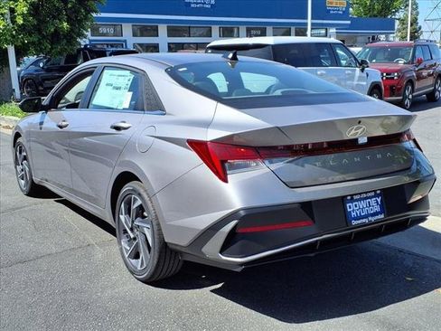 Certified 2025 Hyundai Elantra SEL image 5