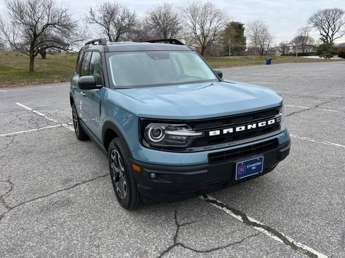 Used 2023 Ford Bronco Sport Outer Banks image 2
