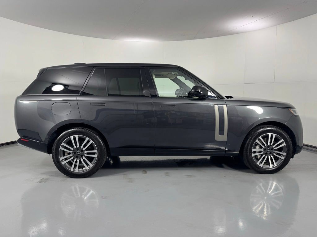 Used 2024 Land Rover Range Rover SE AWD/4WD image 5