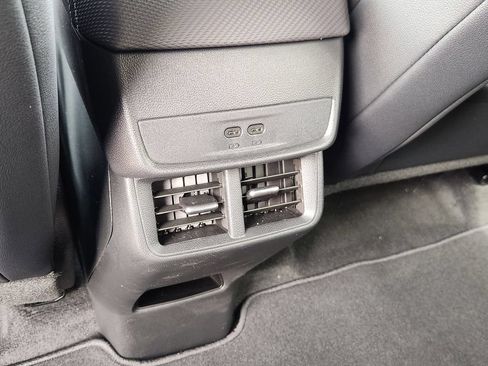 New 2026 Chevrolet Equinox LT w/ Convenience Package II FWD image 31
