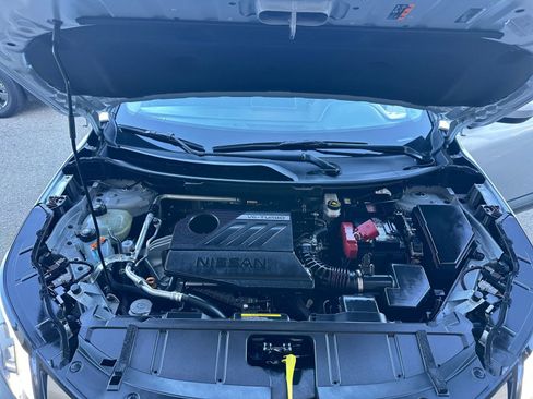 Used 2025 Nissan Rogue SV image 32