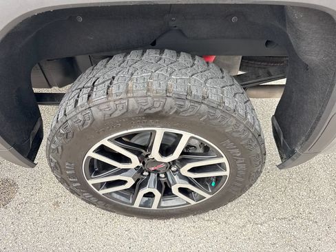 Used 2024 GMC Sierra 1500 AT4 w/ Technology Package AWD/4WD image 13