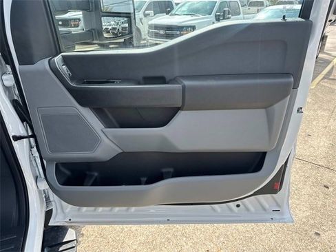 New 2025 Ford F550 4x4 SuperCab Super Duty image 17