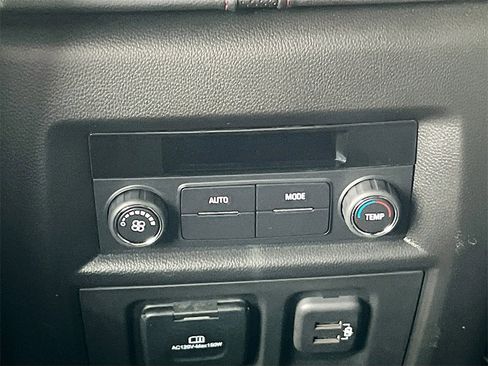 Used 2023 Chevrolet Traverse RS image 26